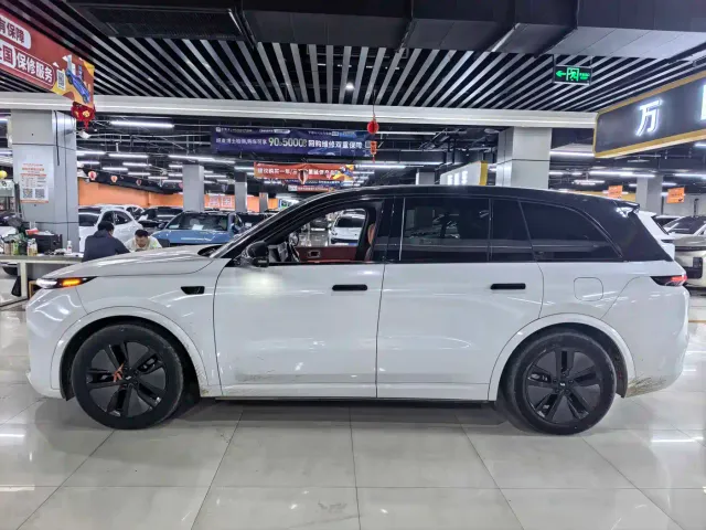Li Auto L8 — Фото автомобиля 5