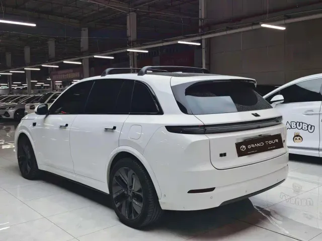 Li Auto L7 — Фото автомобиля 8
