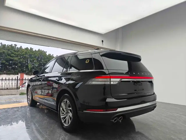 Lincoln Aviator — Фото автомобиля 4
