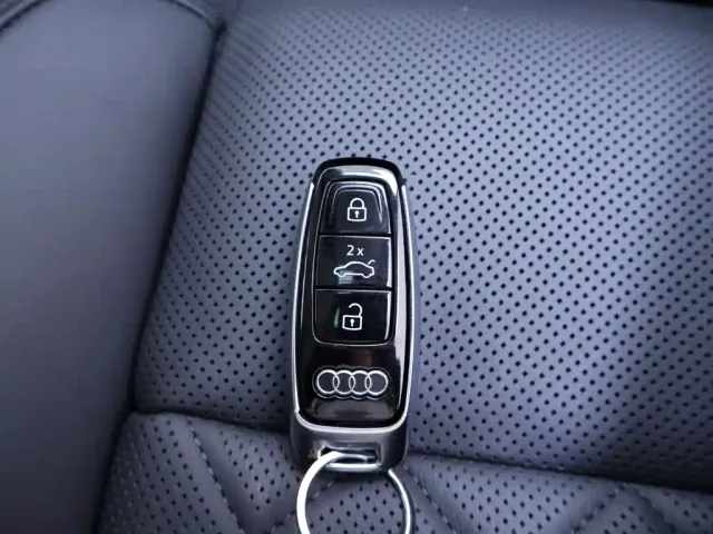 Audi A8 — Фото автомобиля 25