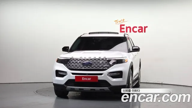 Ford Explorer — Фото автомобиля 3