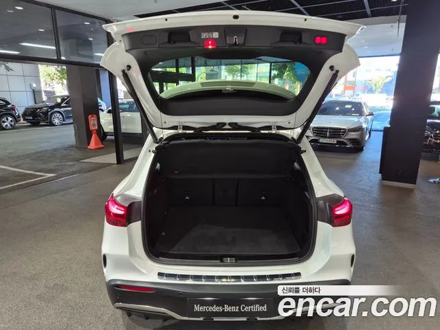 Mercedes-Benz EQA — Фото автомобиля 17