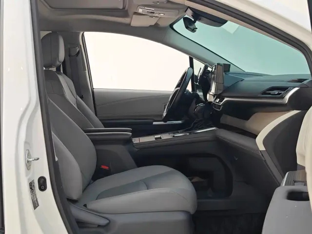 Toyota Granvia — Фото автомобиля 10