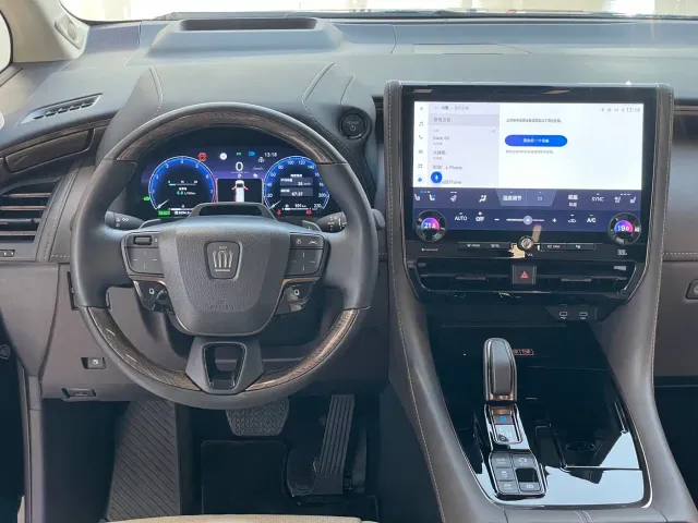 Toyota Vellfire — Фото автомобиля 26