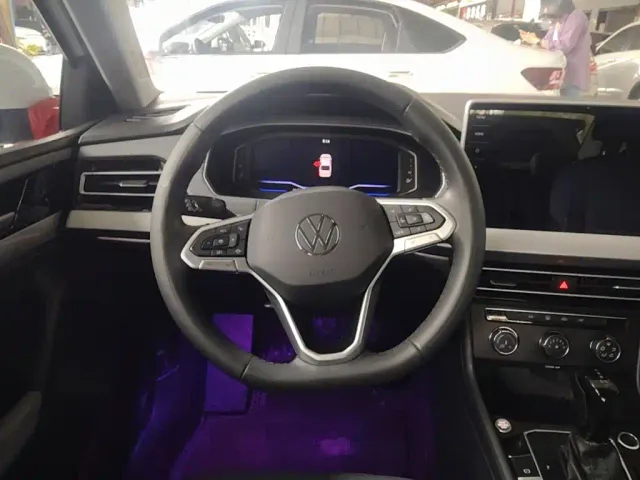 Volkswagen Lavida — Фото автомобиля 10
