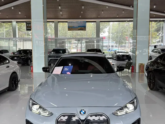 Фотография автомобиля — BMW i4