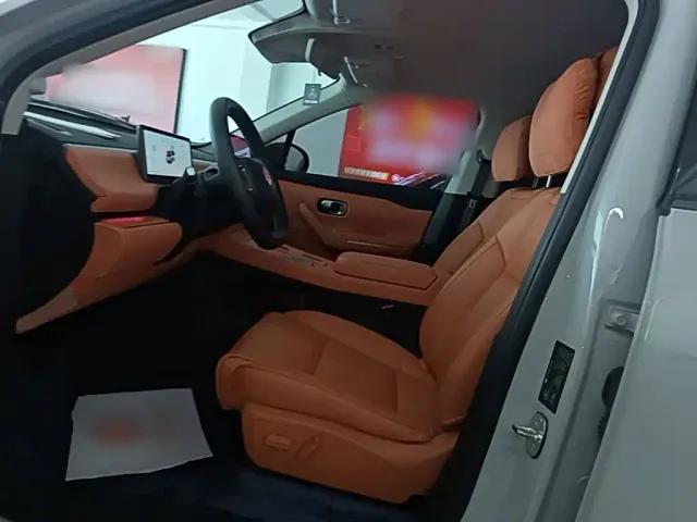 Leapmotor C10 — Фото автомобиля 14