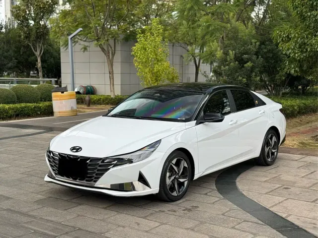 Фотография автомобиля — Hyundai Elantra
