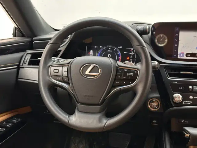 Lexus ES — Фото автомобиля 12