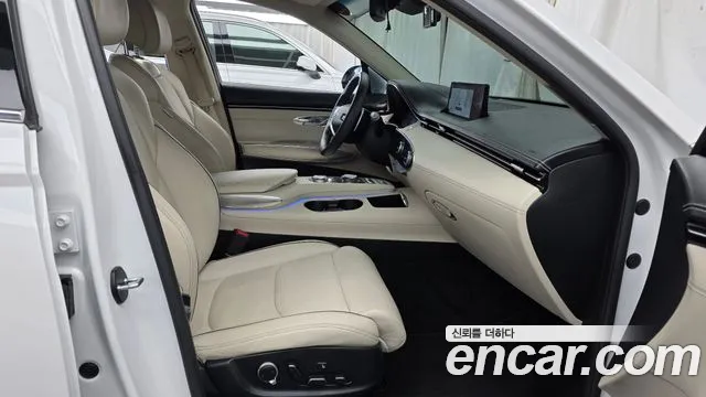Genesis GV70 — Фото автомобиля 16