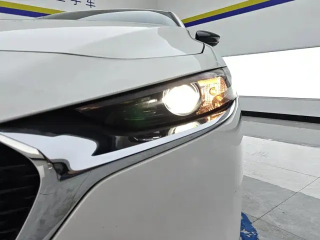Mazda Axela — Фото автомобиля 5