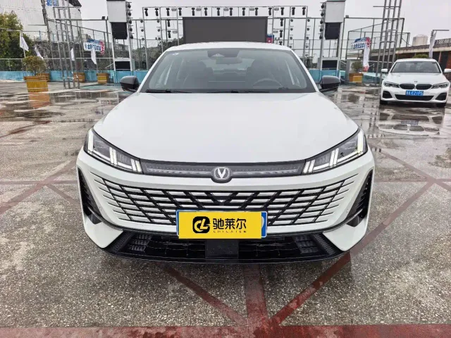 Changan Eado — Фото автомобиля 2
