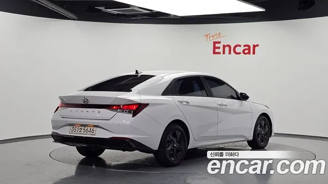 Hyundai AVANTE — Фото автомобиля 2