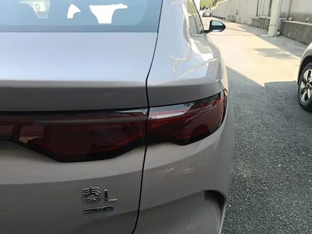 BYD Qin L — Фото автомобиля 7