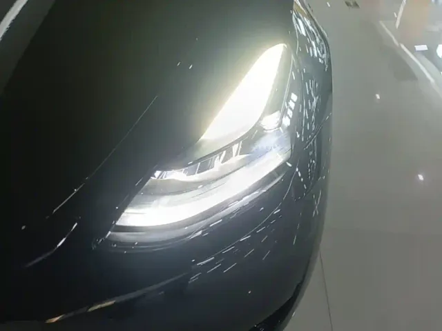 Tesla Model Y — Фото автомобиля 23
