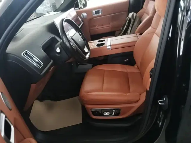 Li Auto L8 — Фото автомобиля 14