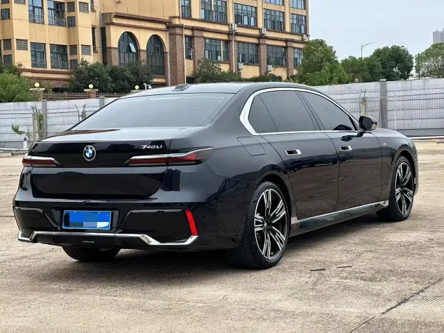 BMW 7 Series — Фото автомобиля 7