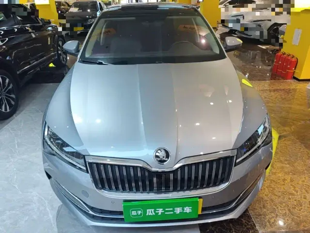 Skoda Superb — Фото автомобиля 2