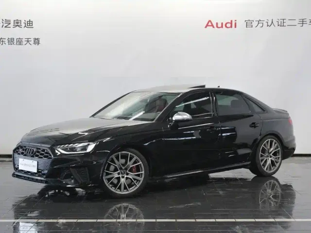 Фотография автомобиля — Audi S4