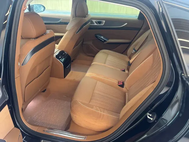 Hongqi H9 — Фото автомобиля 9