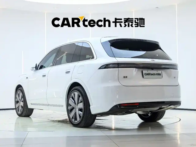 Li Auto L8 — Фото автомобиля 9