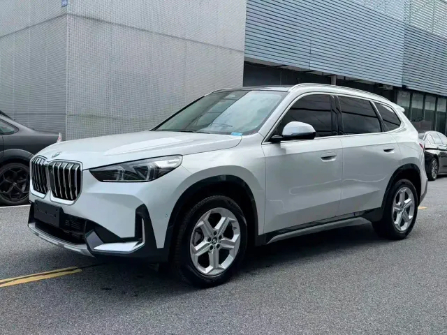 Фотография автомобиля — BMW X1
