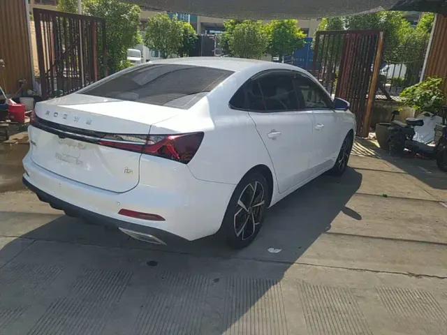 Roewe i5 — Фото автомобиля 6