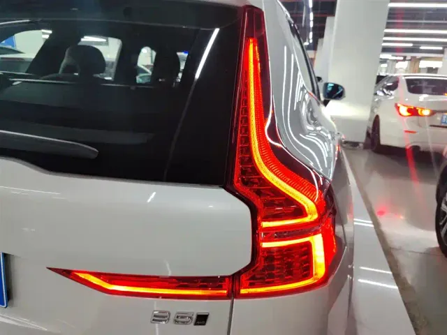 Volvo XC60 — Фото автомобиля 7