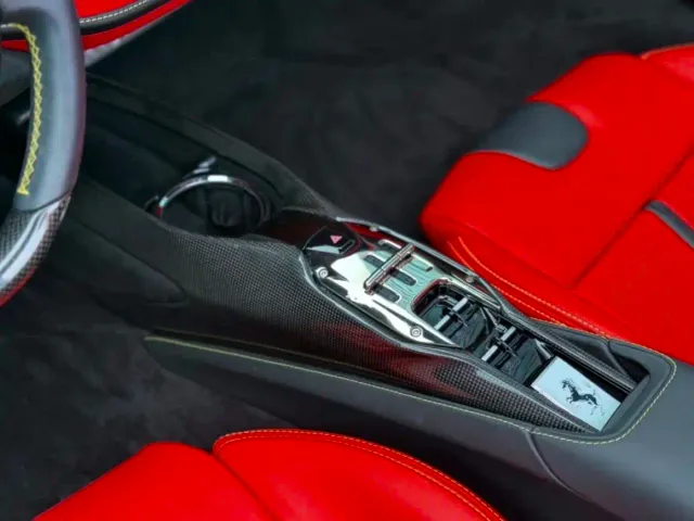 Ferrari SF90 — Фото автомобиля 9