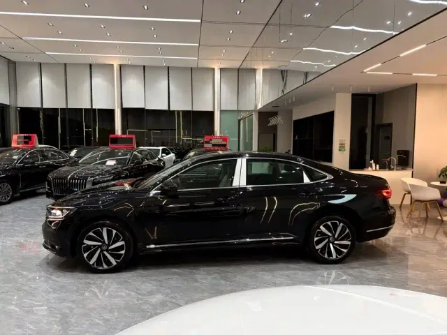 Volkswagen Passat — Фото автомобиля 3