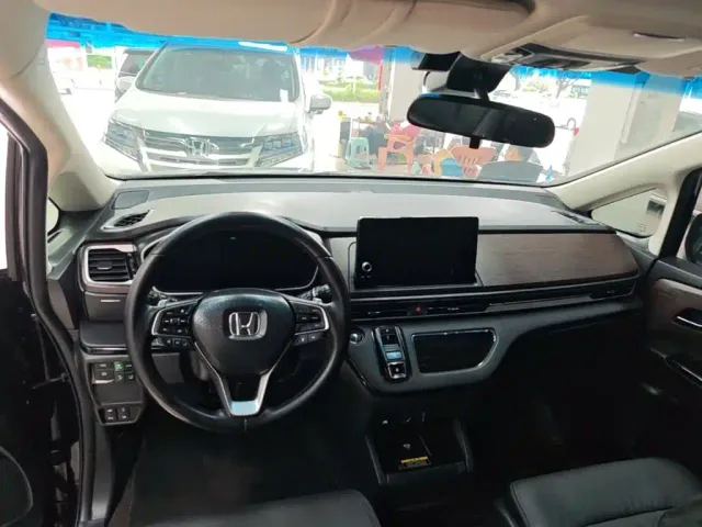 Honda Odyssey — Фото автомобиля 9