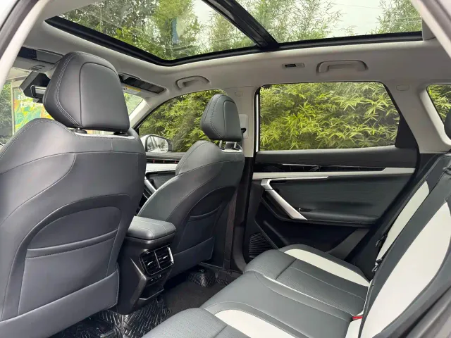 Geely Boyue L — Фото автомобиля 7