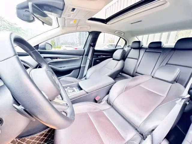 Mazda Axela — Фото автомобиля 7