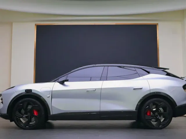 Lotus Eletre — Фото автомобиля 21