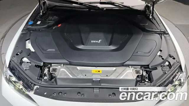 BMW i4 — Фото автомобиля 9