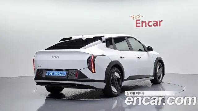 Kia EV4 — Фото автомобиля 2
