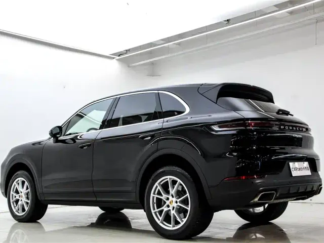Porsche Cayenne — Фото автомобиля 7