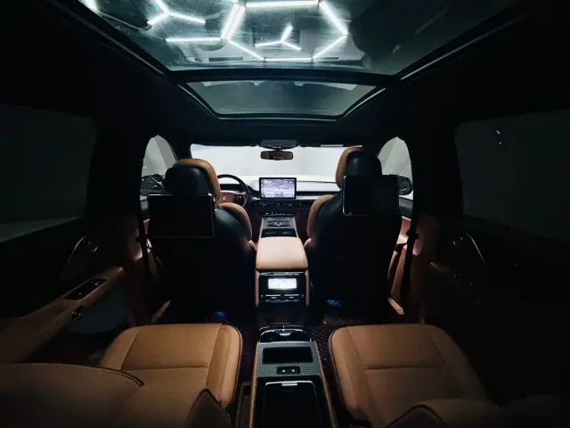 Lincoln Aviator — Фото автомобиля 12