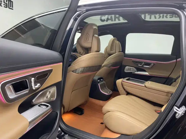 Mercedes-Benz E-Class — Фото автомобиля 24