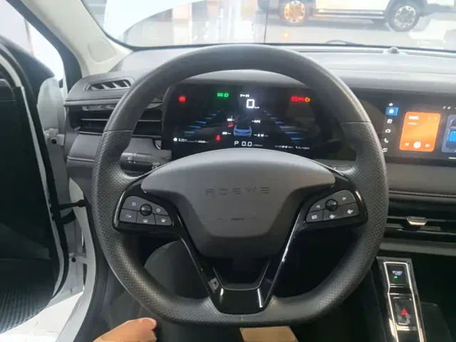 Roewe i5 — Фото автомобиля 10