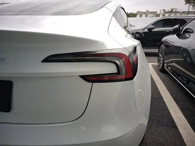Tesla Model 3 — Фото автомобиля 7