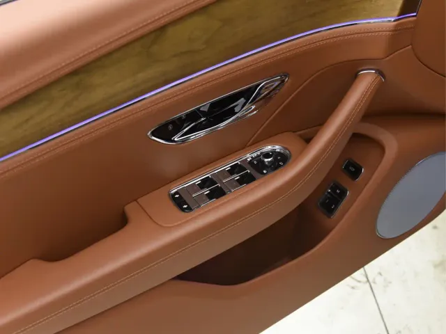 Bentley Flying Spur — Фото автомобиля 15
