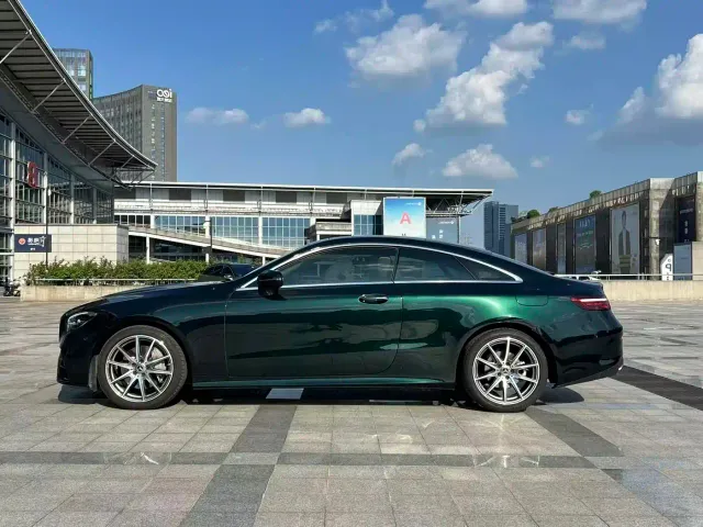 Mercedes-Benz E-Class — Фото автомобиля 3