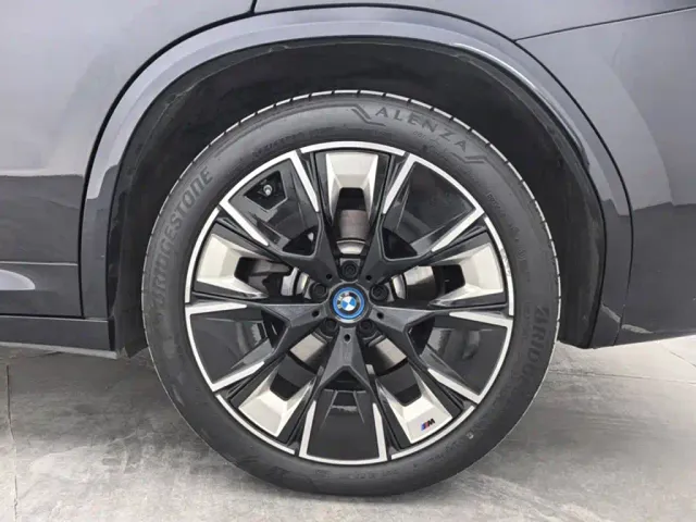 BMW iX3 — Фото автомобиля 11