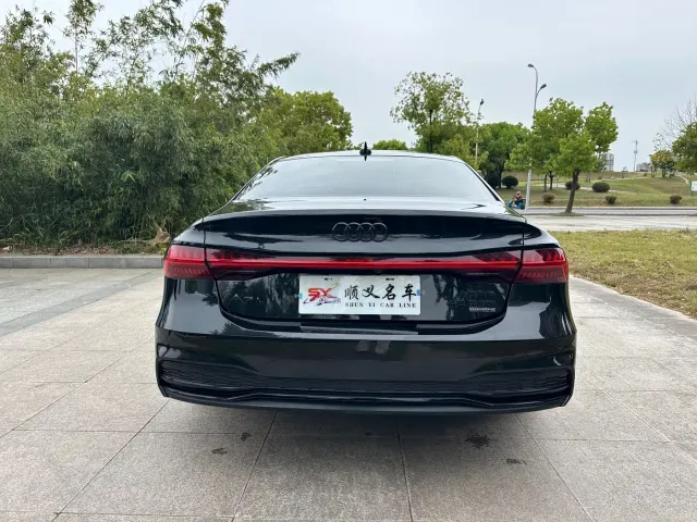 Audi A7L — Фото автомобиля 3