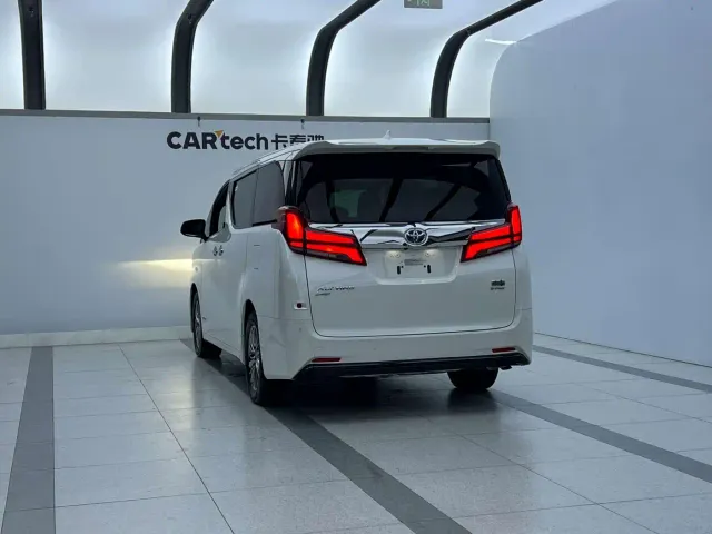 Toyota Alphard — Фото автомобиля 9