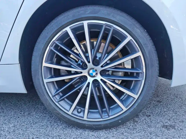 BMW 5 Series — Фото автомобиля 14