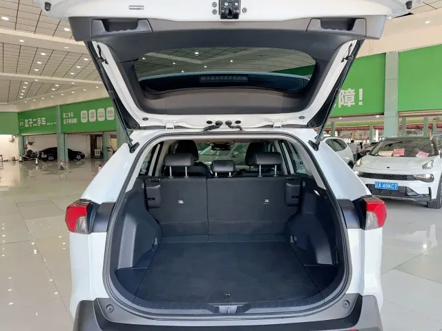 Toyota RAV4 — Фото автомобиля 6