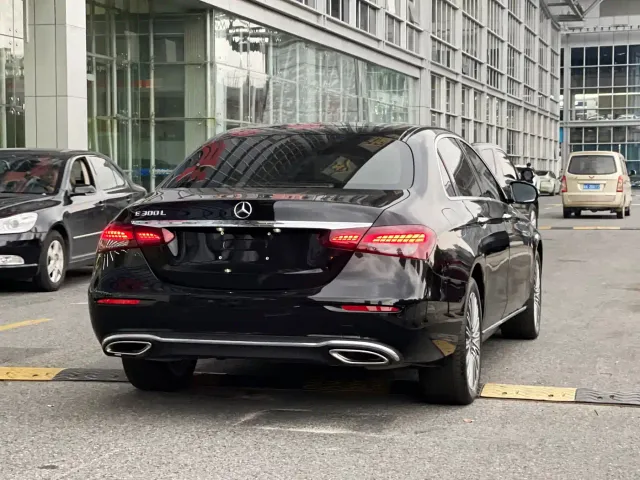 Mercedes-Benz E-Class — Фото автомобиля 6