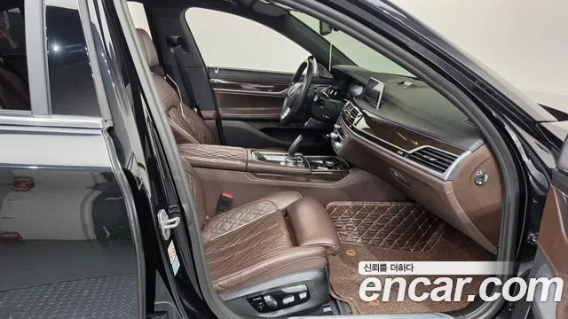 BMW 7 Series — Фото автомобиля 11